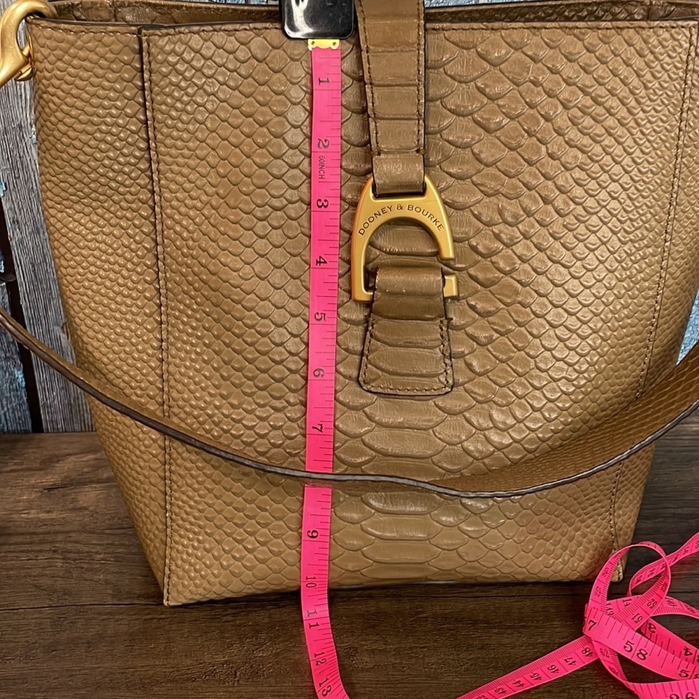 Dooney & Bourke Brynn tote.​​ - Picture 15 of 15